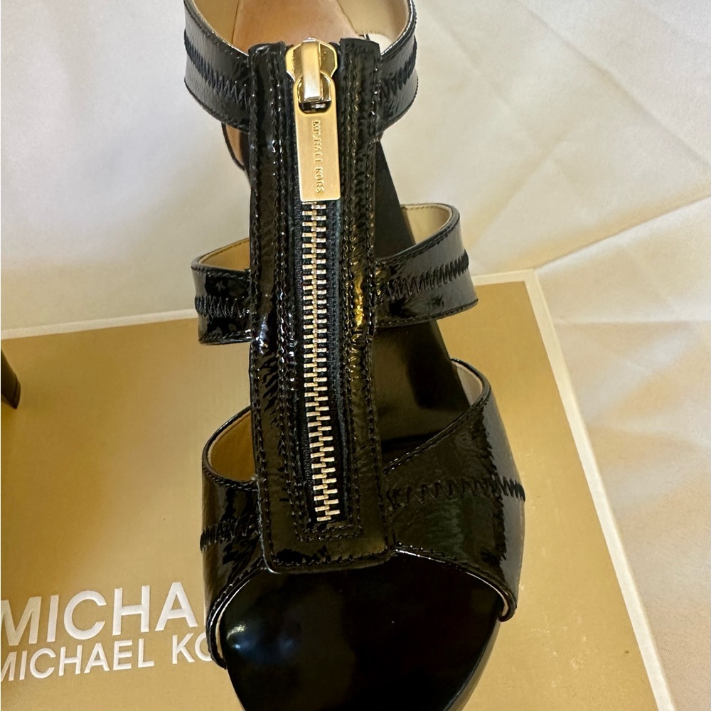 Michael Kors T-strap black patent heel. Size 8. - Picture 6 of 6